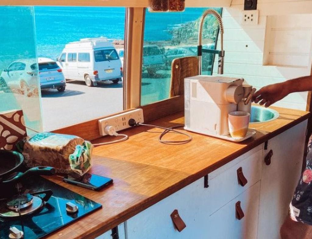15 Best Vans For Living In FullTime 2022 Guide!]